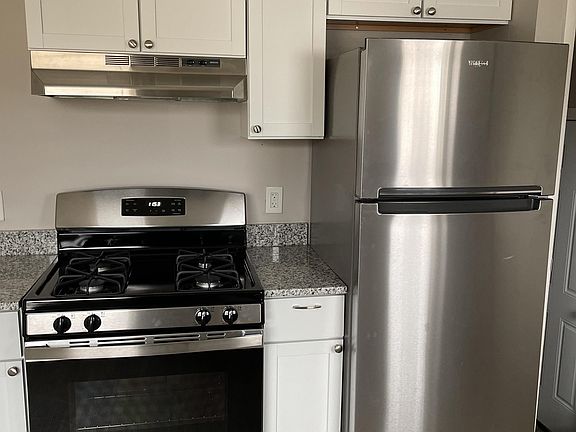 5th image of 837 E 220th St