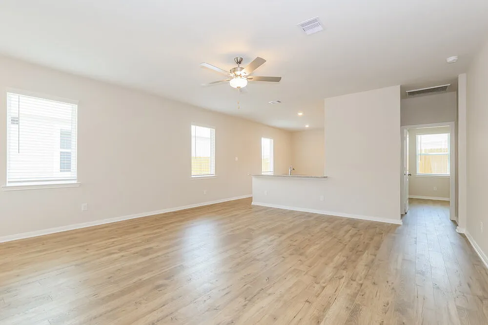 3 bed, 2.0 bath, 1306 sqft, $1,535 — Photo 4