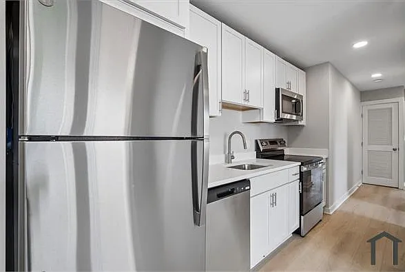 1410 Young St SE #6 — Photo 1