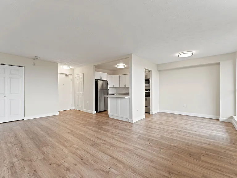 47 Memorial Dr — Photo 12