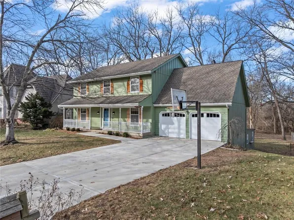 16318 W Briarwood Ct, Olathe, KS 66062