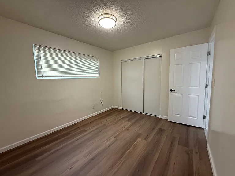 1028 E 20th St #1030 — Photo 8