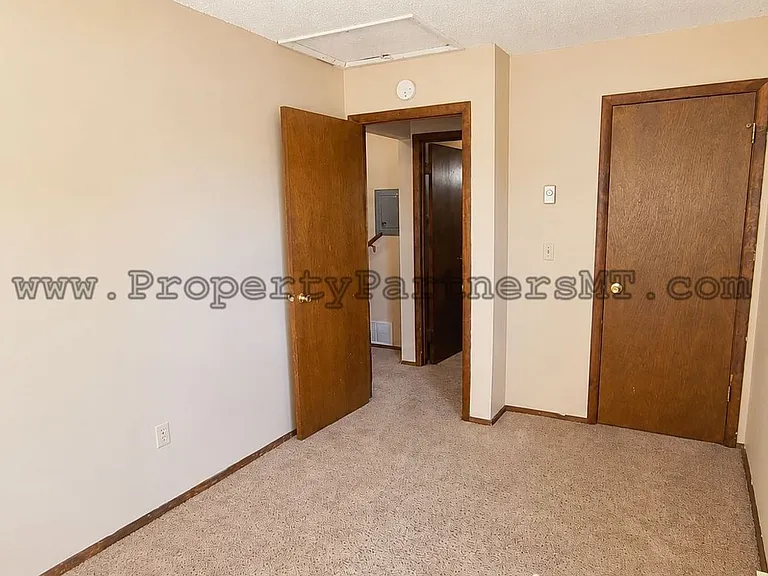 504 S 20th Ave — Photo 8