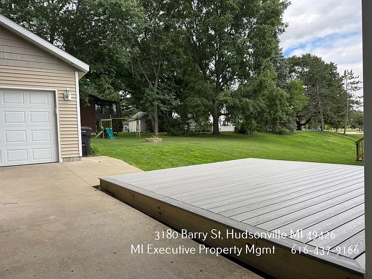3180 Barry St — Photo 32