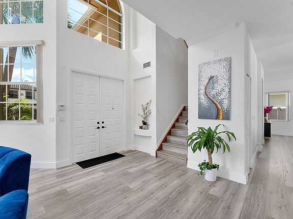 3rd image of 16223 SW 15th Street
