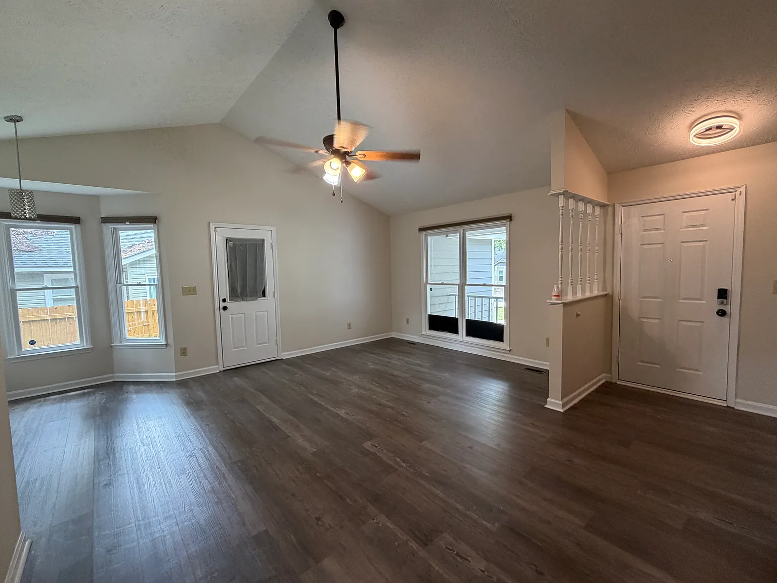 3 bed, 1094 sqft, $1,500 — Photo 3