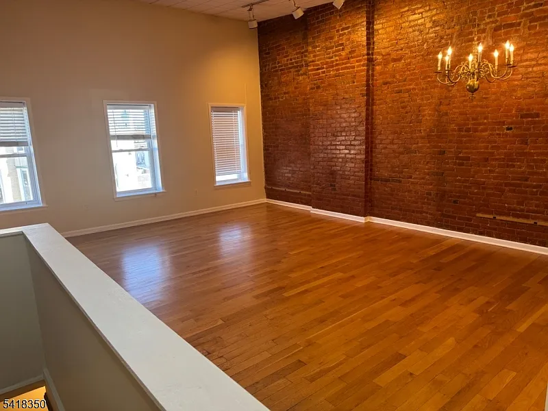 1 bed, 1.0 bath, $2,400 — Photo 4