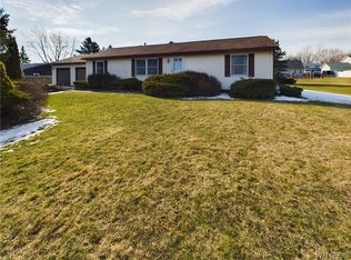 8452 Stringham Dr, Batavia, NY 14020