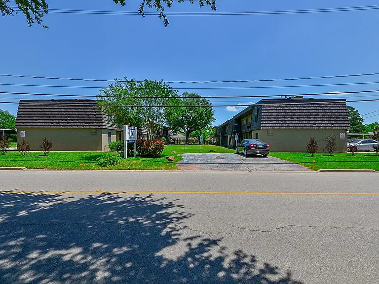 1518 East Ave — Photo 8