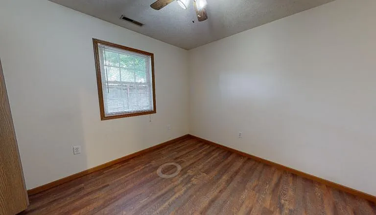 907 W Cherry St — Photo 3
