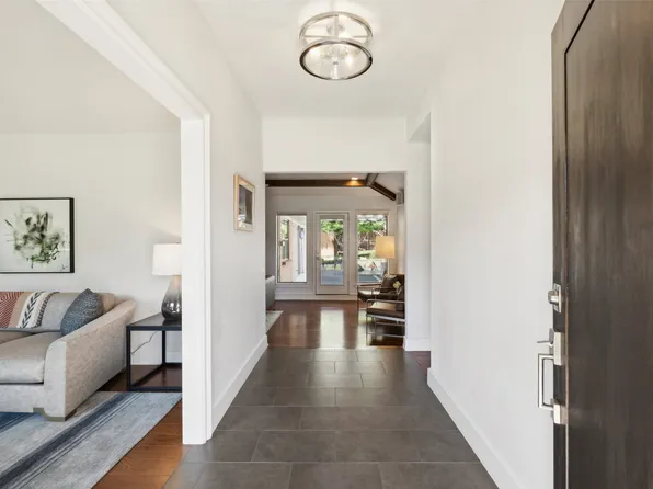 10 Valley Wood Ct, Trophy Club, TX 76262