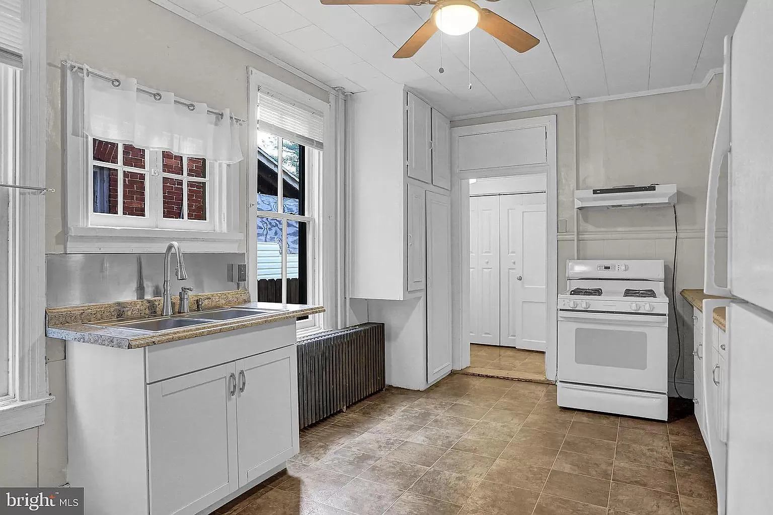 1 bed, 700 sqft, $900 — Photo 1