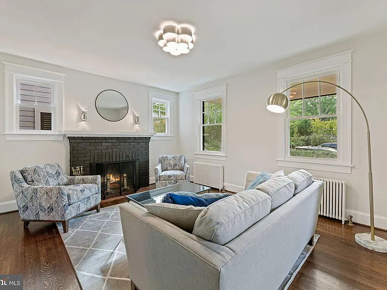 5923 33rd St NW — Photo 9