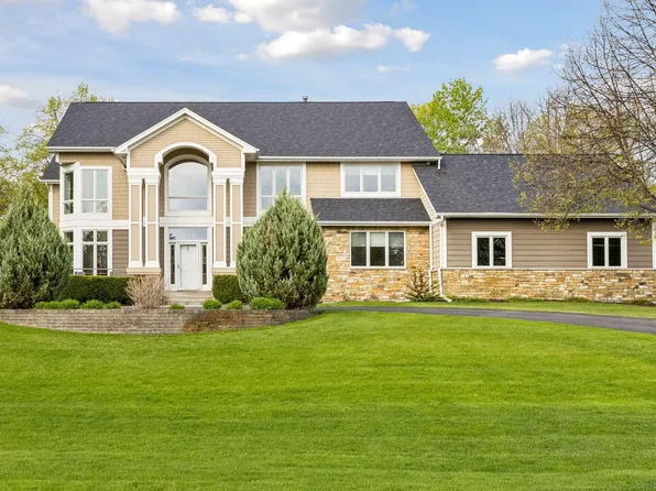 1 Foster Pl, North Oaks, MN 55127