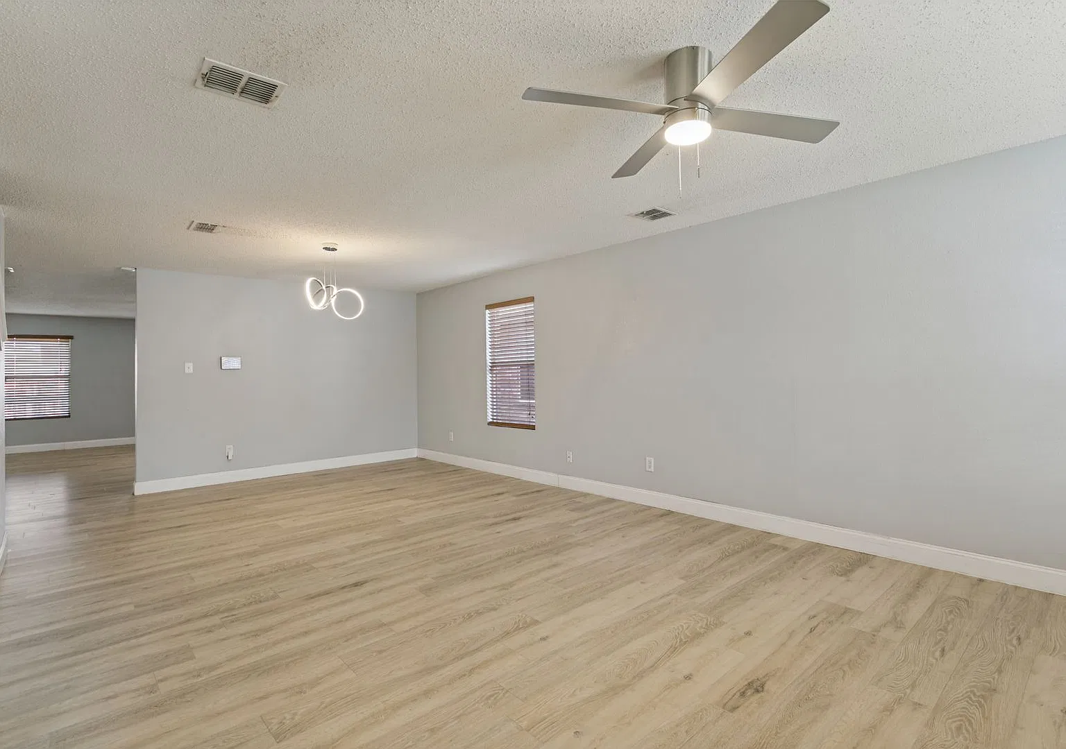 5 Bedroom Fort Worth Home — Photo 4