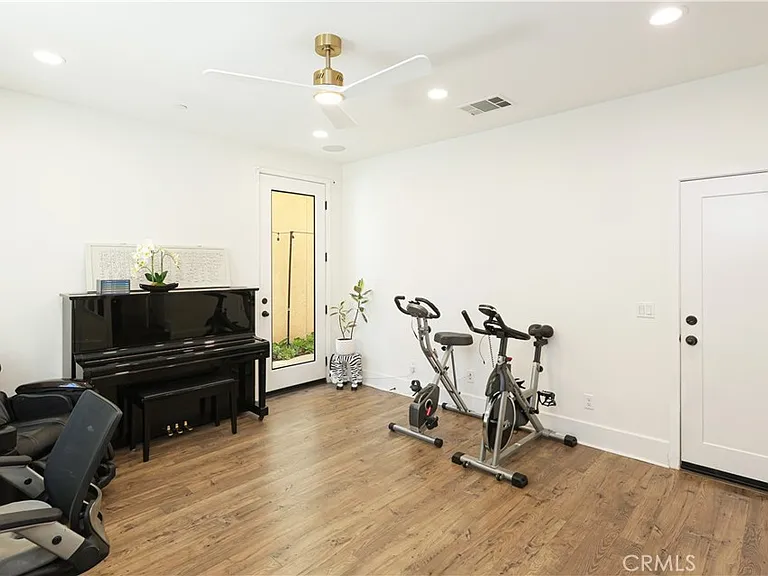 793 Banyan Way — Photo 32
