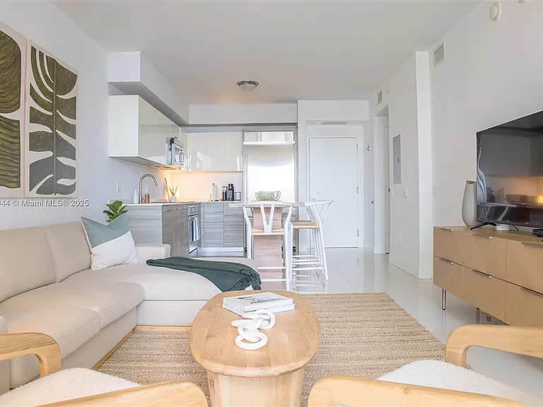 1300 Brickell Bay Dr #1608 — Photo 6