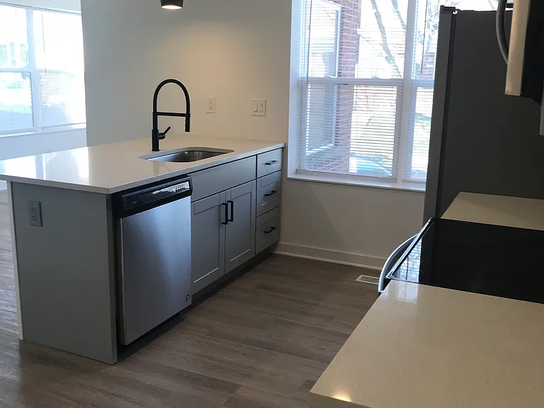 1400 Hamlet St — Photo 3