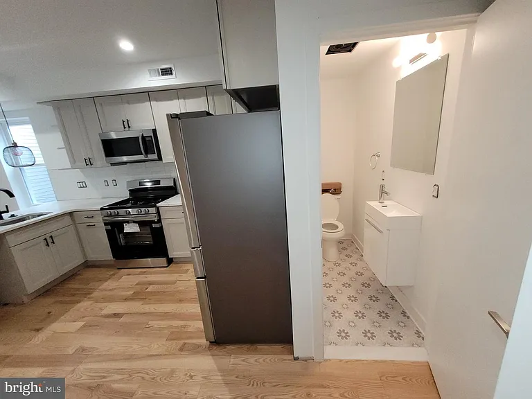 223 E Girard Ave #1R — Photo 16
