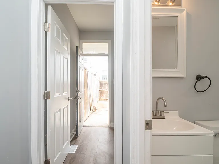 415 N Kenwood Ave — Photo 9