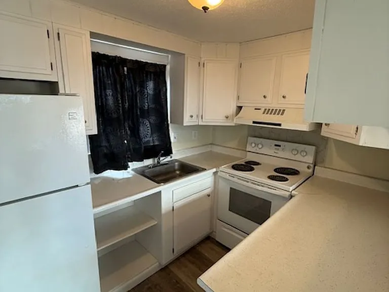 39 Medbury Ave — Photo 9