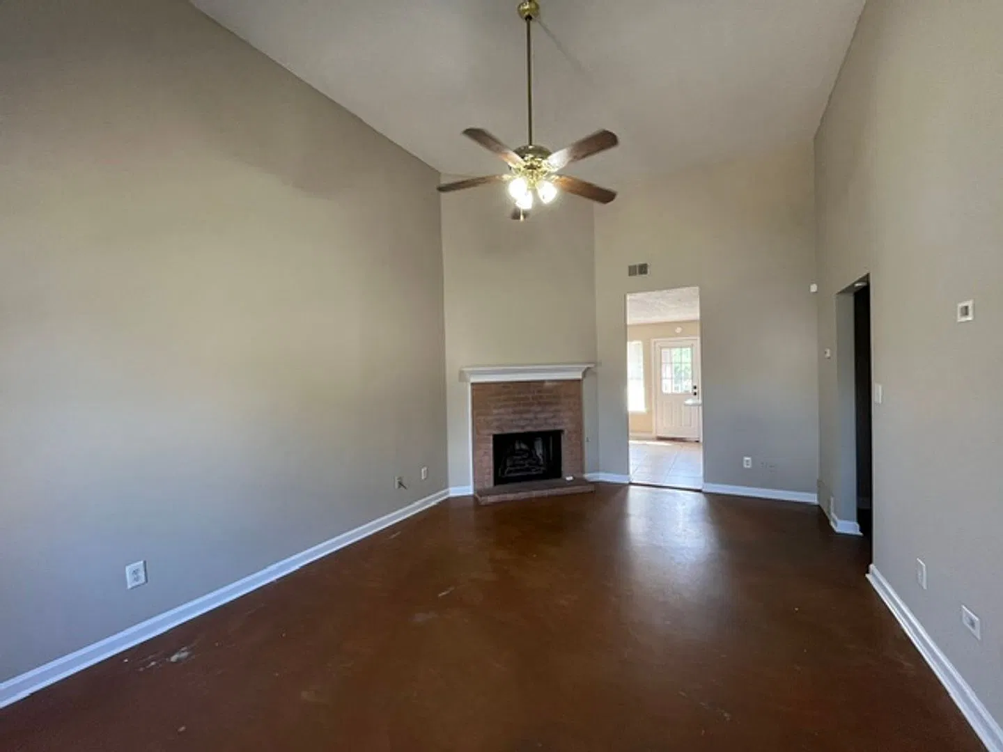 Renovated 2 Bedroom 2 Bath Home for Rent! — Photo 2