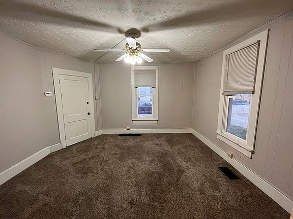 4th image of 519 E Walnut St #519