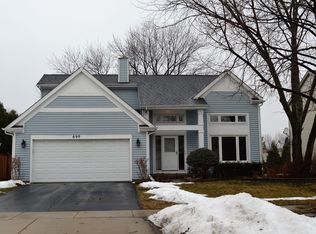 690 Greenview Ln, Wheeling, IL 60090