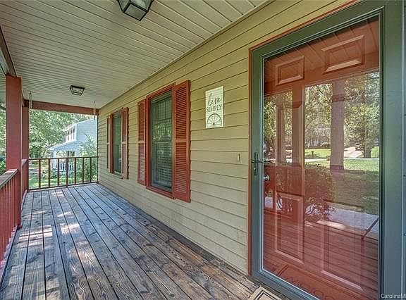 2nd image of 647 Ole Lamp Ln