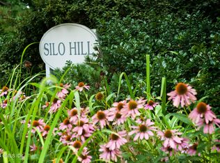 50 Stirrup Ln, Riverside, CT 06878