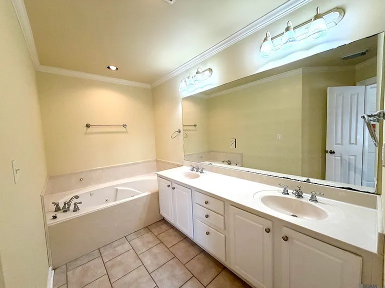 18163 Pinehurst Dr — Photo 19