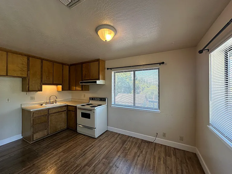 507 McGowan St — Photo 2