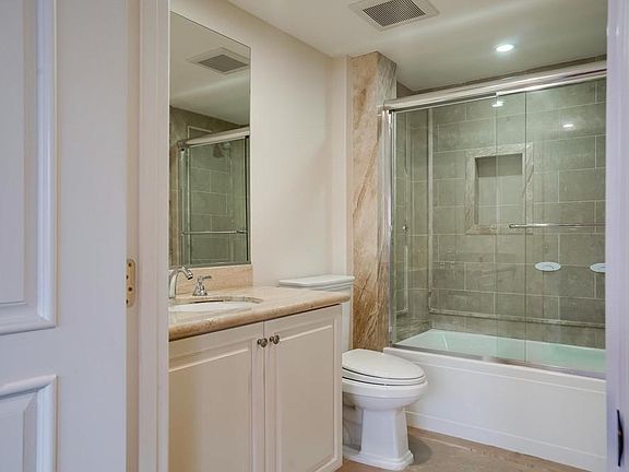 3rd image of 10707 Missouri Ave APT 201