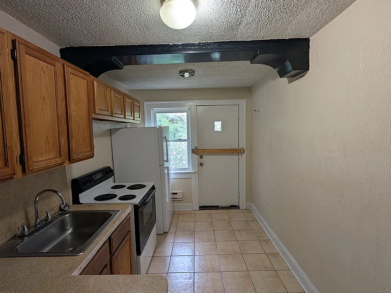 1980 Marloes Ave #9 — Photo 8