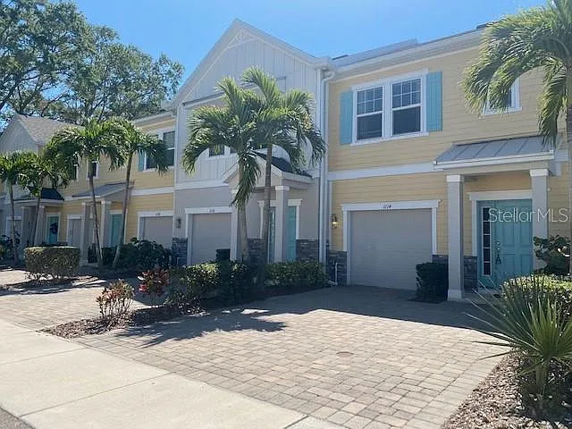 1114 Coral Ln — Photo 1