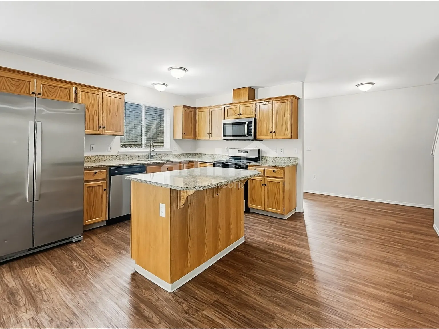 4 bed, 3.0 bath, 2000 sqft, $2,890 — Photo 4