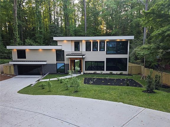 2nd image of 3626 N Stratford Rd NE