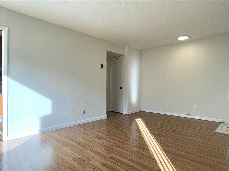 3402 Homestead Rd — Photo 5