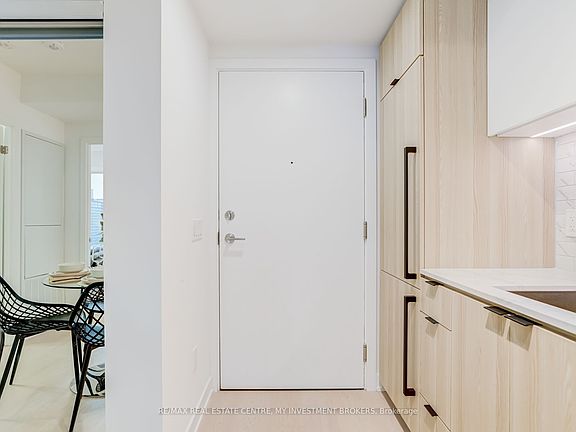 4th image of 252 Church St #2916