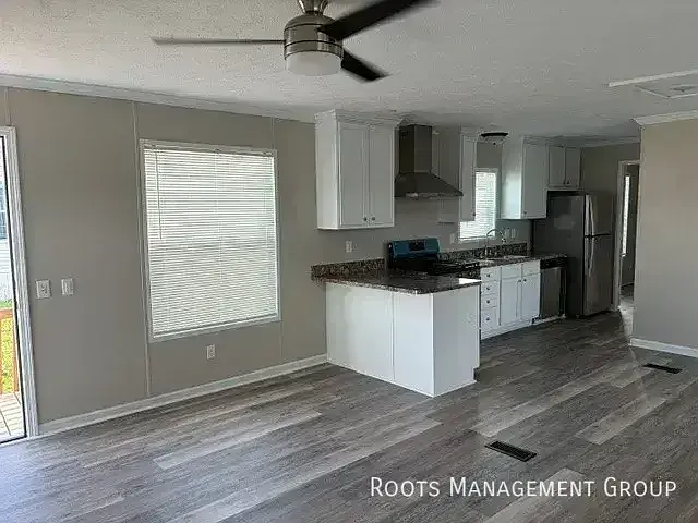 2300 E Philip Ave #23 — Photo 4