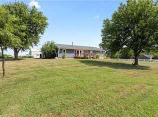 15038 Fairmount Rd, Basehor, KS 66007