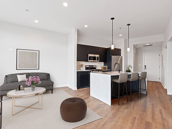 5th image of 2420 N Halsted St #403