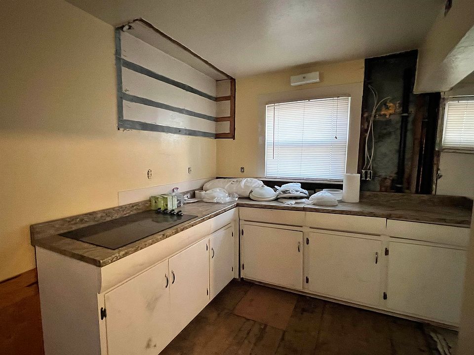 4th image of 232 Portola Ave