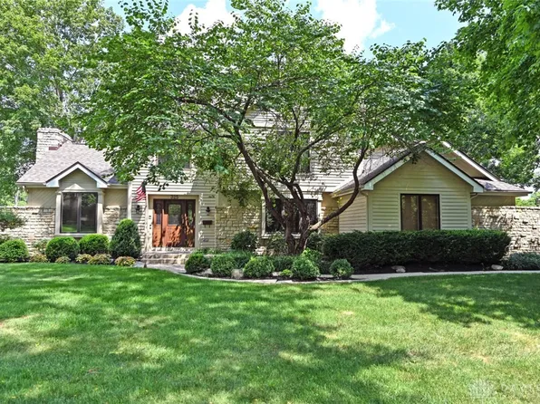 325 Trailwoods Dr, Dayton, OH 45415