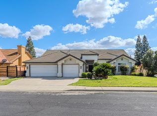 544 Goshen Ave, Clovis, CA 93611