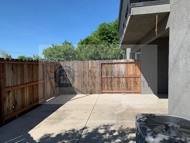 1041 S Hutchins St #3 — Photo 11