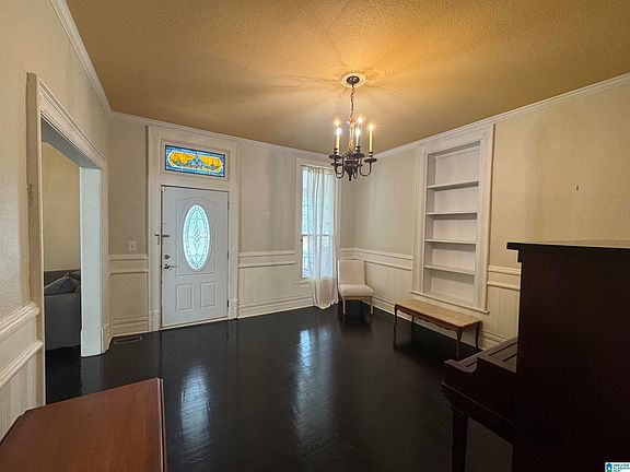 3rd image of 200 W Oak St