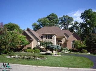 2565 N Norwood Rd, Bloomfield Hills, MI 48302