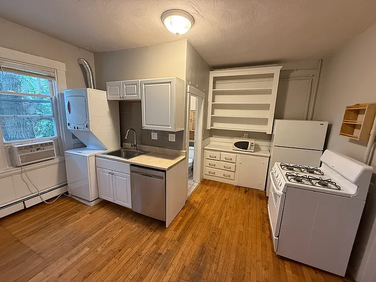 150 5th St #2D — Photo 1