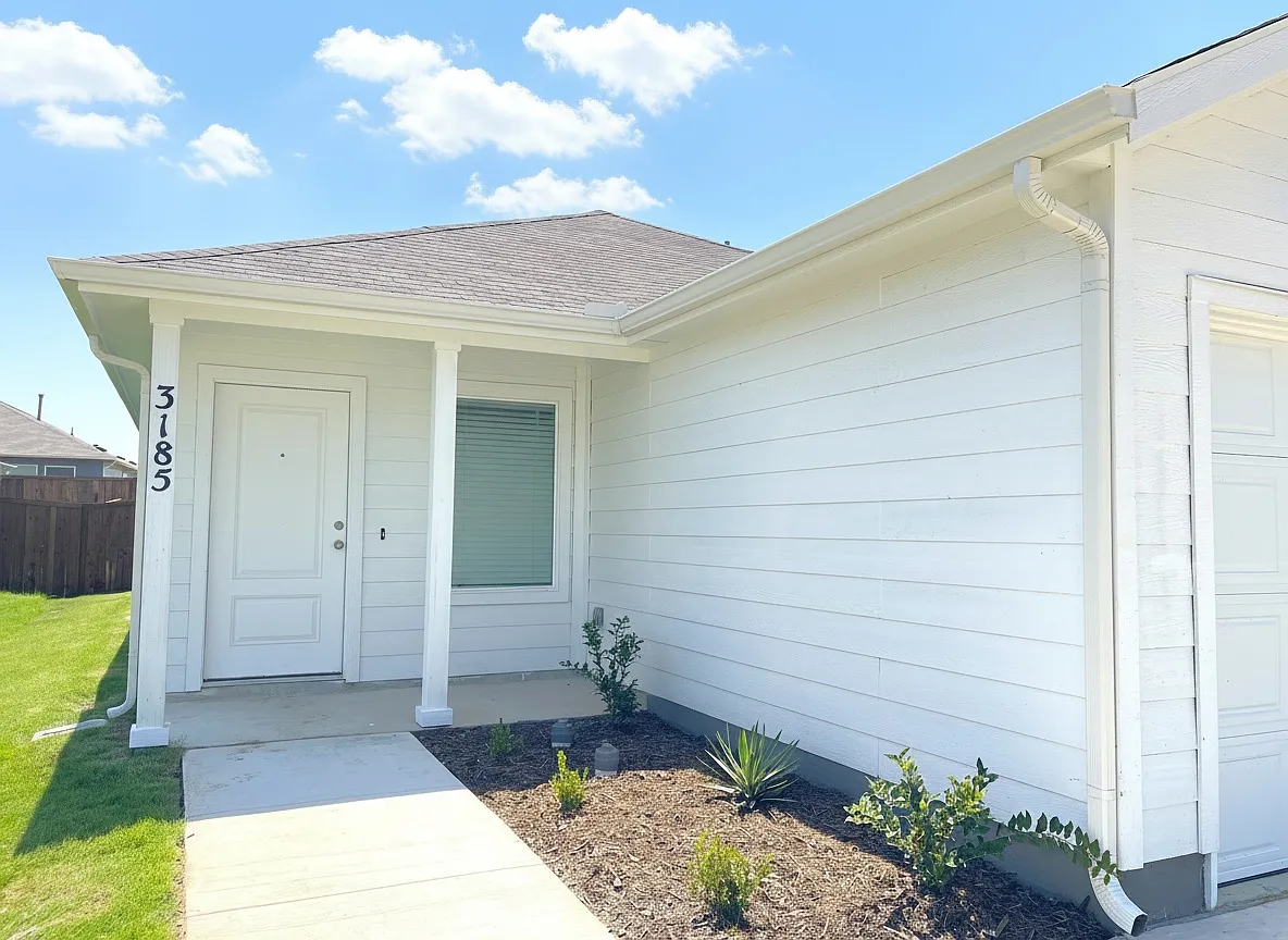 4 bed, 1600 sqft, $1,950 — Photo 2